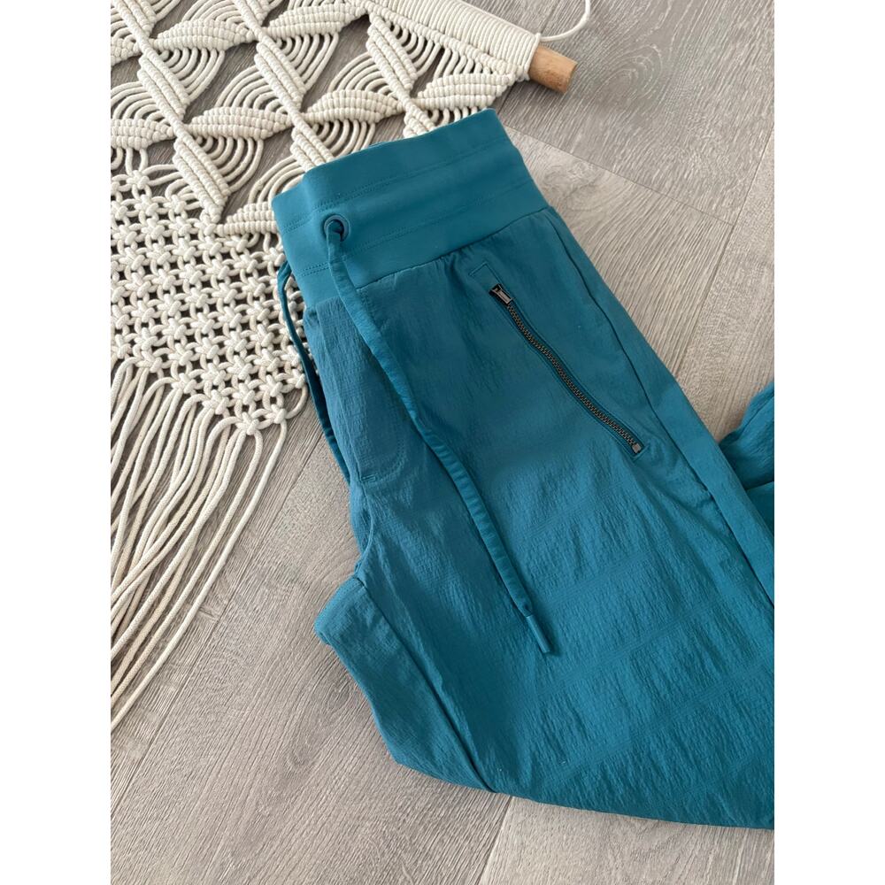 Athleta Trekkie North Crop Jogger Pants 2 Petite Borealis Green Teal Athleisure - Picture 4 of 9